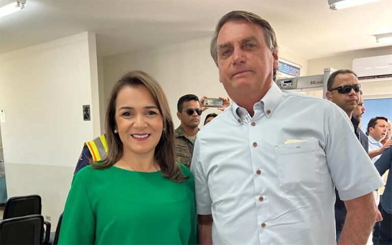 Bolsonaro sinalizou apoio a prefeita Adriane Lopes em sua reeleição