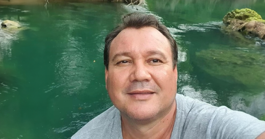 Edilberto Cruz Gonçalves, de 44 anos, secretário de finanças da prefeitura de Bonito, foi preso em flagrante no último sábado, após ser flagrado dirigindo embriagado. O incidente ocorreu na cidade de Bonito, localizada a 297 quilômetros de Campo Grande.