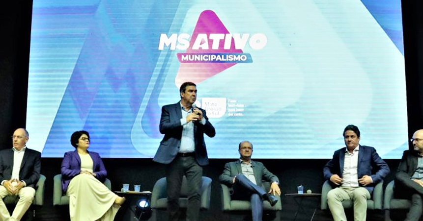 Dentro de um novo conceito, o Governador Eduardo Riedel está convidando prefeitos a aderir ao programa MS Ativo Municipalismo está sendo enviado aos 79 municípios do Estado pelo Governo de Mato Grosso do Sul.