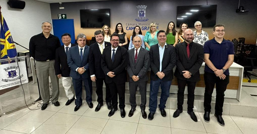 O vereador e presidente da Comissão de Saúde, Dr. Victor Rocha (PSDB) participou de Ato Histórico de Filiação à Federação Médica Brasileira (FMB). O evento foi realizado pelo Sindicato dos Médicos de Mato Grosso do Sul (SinMed/MS), na noite de sexta-feira (10) em cerimônia na Câmara de Vereadores de Campo Grande.