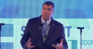 Hoje (15), o governador Eduardo Riedel destacou para empresários, investidores e autoridades norte-americanas as vantagens de Mato Grosso do Sul, visando atrair investimentos e negócios internacionais.