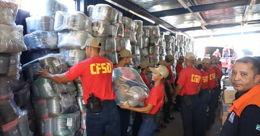 O governo de Mato Grosso do Sul deu início ao envio de 15 mil cobertores para o Rio Grande do Sul como parte dos esforços assistenciais ao estado gaúcho. O transporte está sendo feito por via aérea e está sendo coordenado pelo Corpo de Bombeiros e Defesa Civil estadual.
