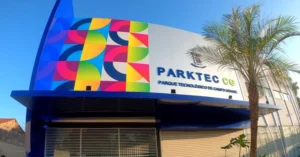 A prefeitura de Campo Grande, através do Parque Tecnológico de Campo Grande (ParkTec CG) se prepara para um evento de grande porte que reunirá o que há de mais inovador e promissor no universo da tecnologia, da inovação e do empreendedorismo. O Tech & Invest CG, que acontece entre os dias 8 e 11 de maio, é a oportunidade perfeita para quem busca se atualizar, se conectar com o futuro e impulsionar seus projetos.