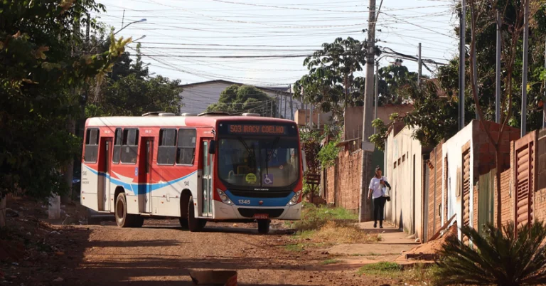 MS Ativo lança licitação para fortalecer as cidades de Mato Grosso do Sul, entrando em nova fase com uma iniciativa crucial para o desenvolvimento urbano de Campo Grande. Com o objetivo de melhorar a infraestrutura e a qualidade de vida dos cidadãos, o Governo do Estado anunciou a pavimentação de várias ruas e a construção de uma ponte no Parque do Lageado.