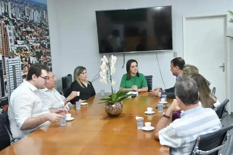 Prefeita Adriane Lopes fortalece parcerias com comércio e indústria