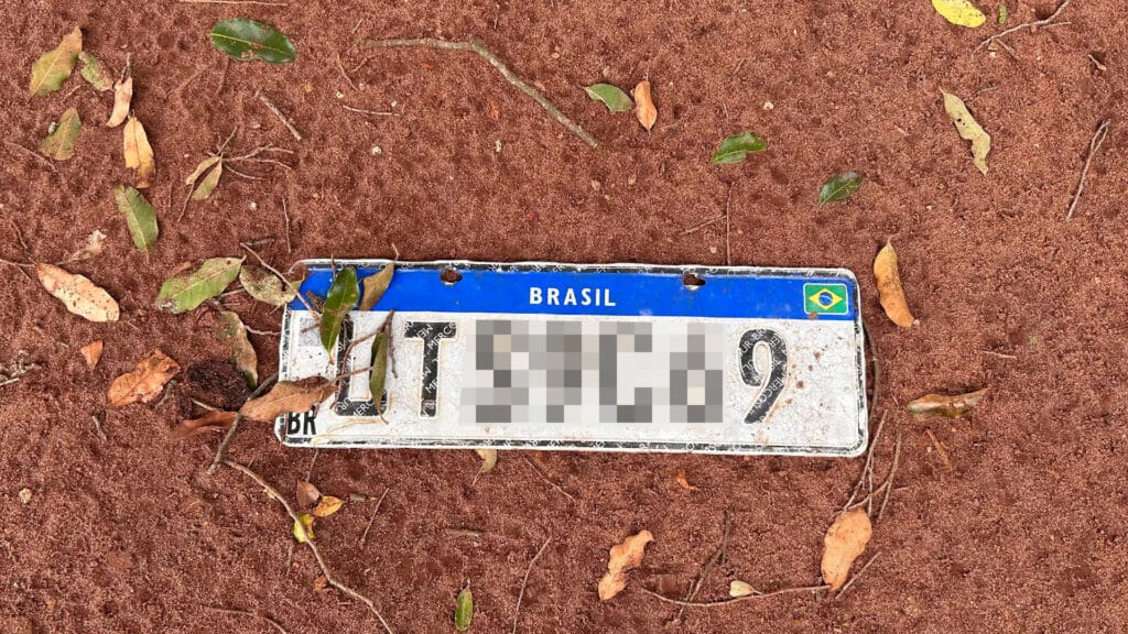 Procedimentos obrigatórios em caso de perda da placa do veículo durante temporais