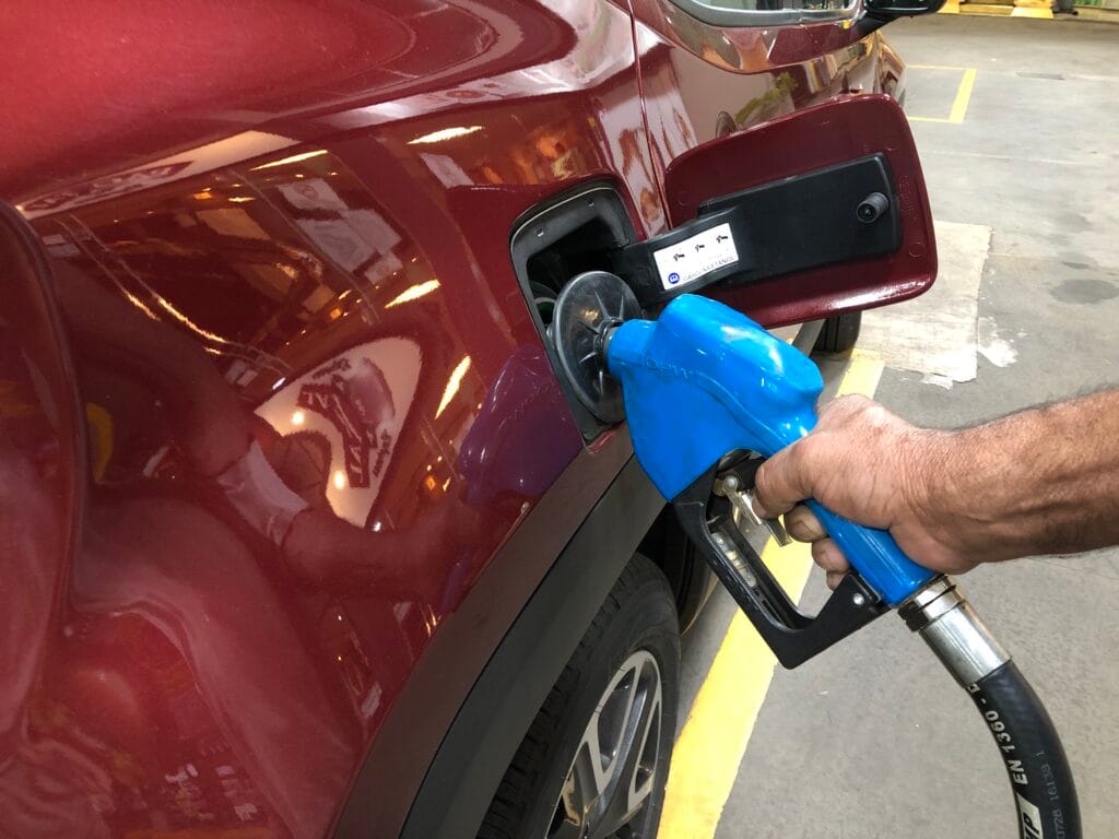 Demanda por gasolina e etanol deve alcançar recorde histórico no Brasil em 2026