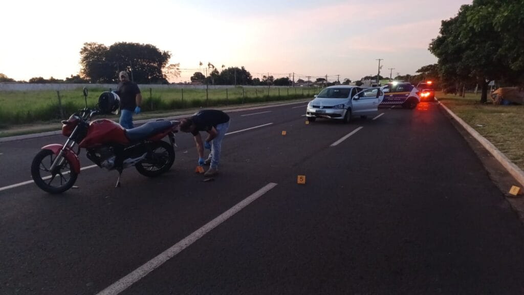 Colisão seguida de esfaqueamento leva mulher à prisão em flagrante em Campo Grande