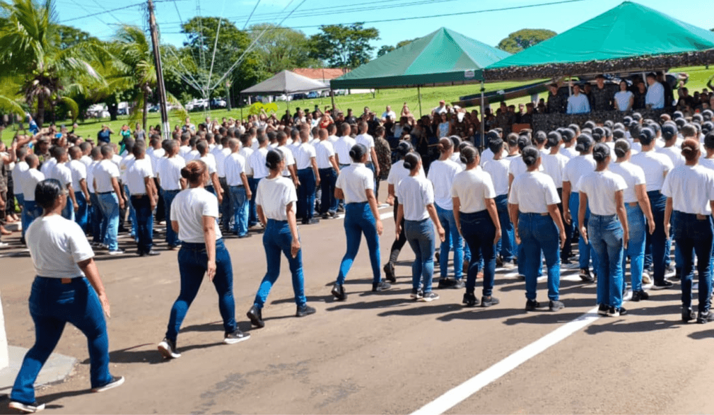 Exército incorpora 99 jovens na primeira turma feminina de serviço militar em Mato Grosso do Sul