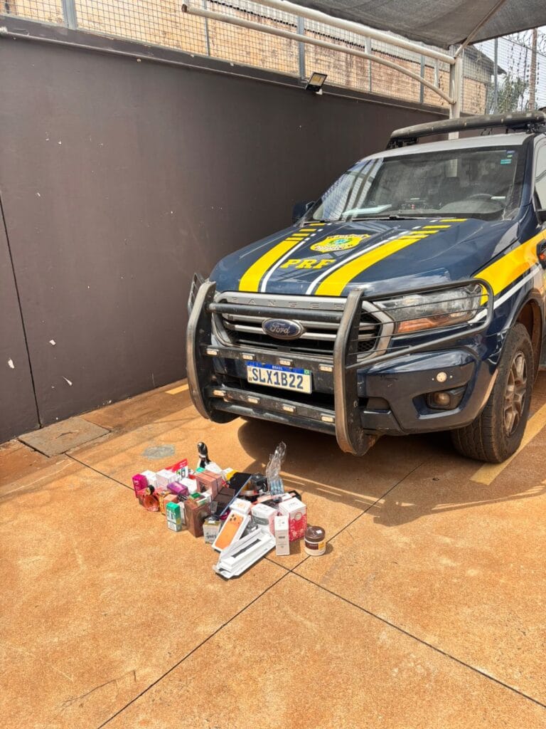 PRF prende casal com 24 ampolas de medicamentos emagrecedores contrabandeados na BR-262 em Três Lagoas