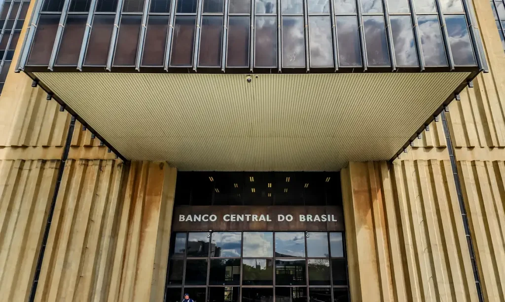 Brasil permanece com a segunda maior taxa de juros real do mundo mesmo após corte da Selic