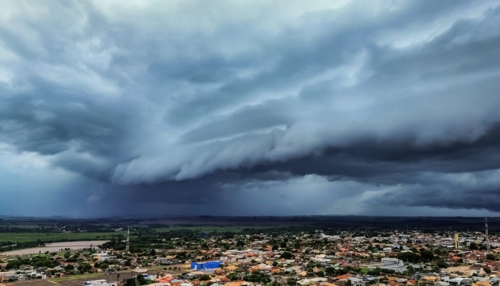 Instabilidade, calor e possibilidade de tempestades marcam o fim de semana em Mato Grosso do Sul