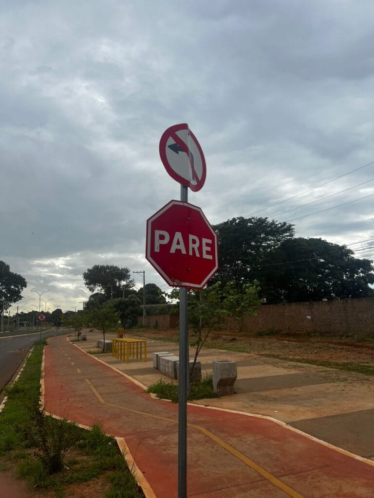 Vandalismo em placas de trânsito gera custos extras e eleva risco de acidentes em Três Lagoas