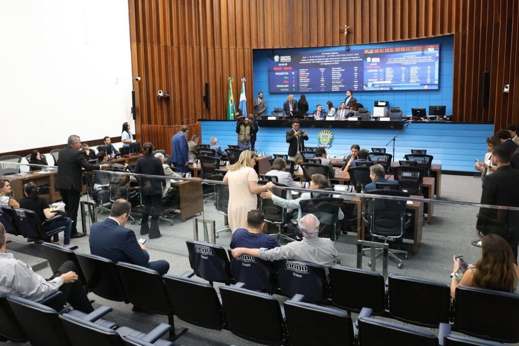 Assembleia de MS discute reajuste de servidores, projetos de infraestrutura e proteção digital infantil