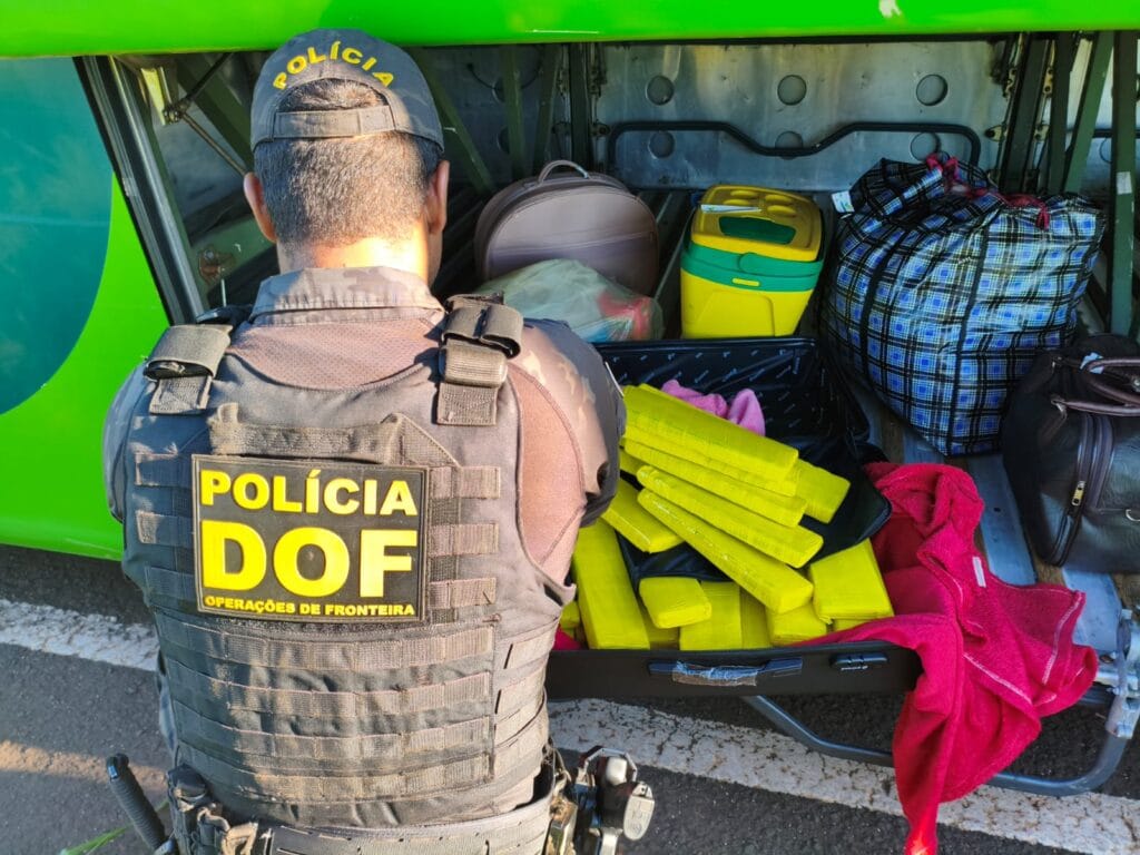 Mulher de 19 anos é detida em Tacuru transportando 21 quilos de maconha em ônibus interestadual