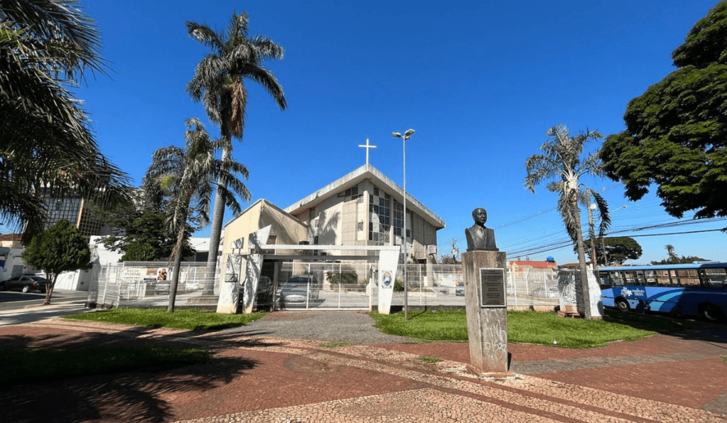 Fiéis participam de extensa programação na Sexta-Feira Santa em Campo Grande