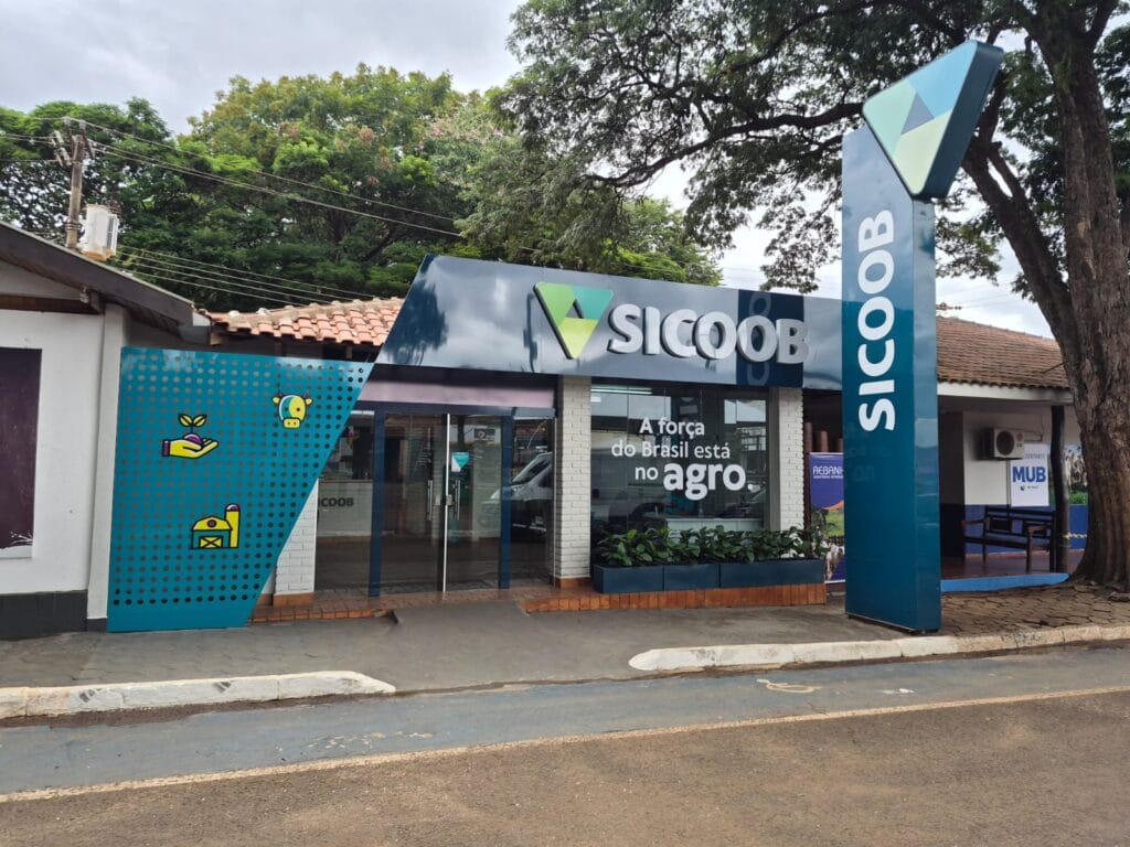 Sicoob consolida presença na Expogrande 2026 com escritório permanente e ações de educação financeira