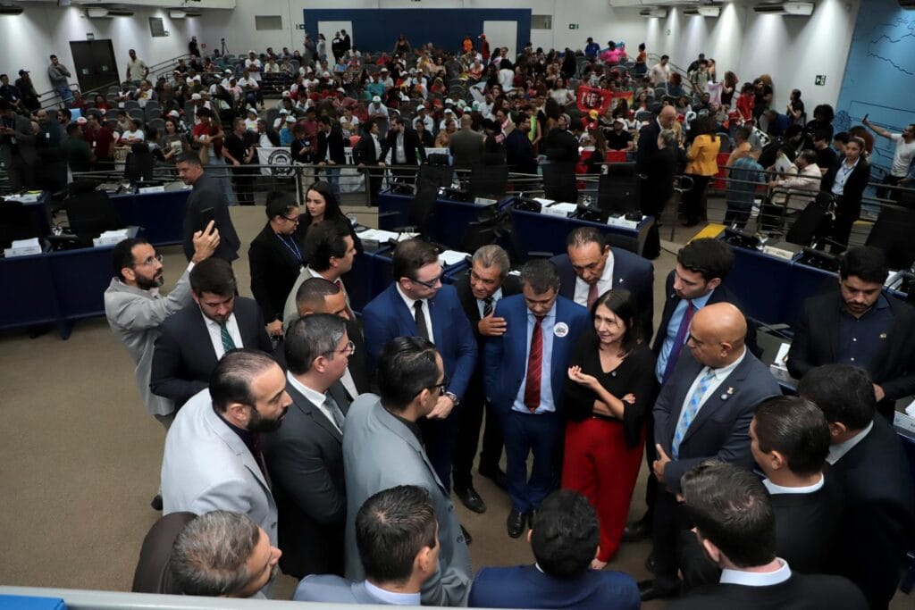 Câmara de Campo Grande aprova “Abril Verde e Amarelo” em votação apertada e sob protestos