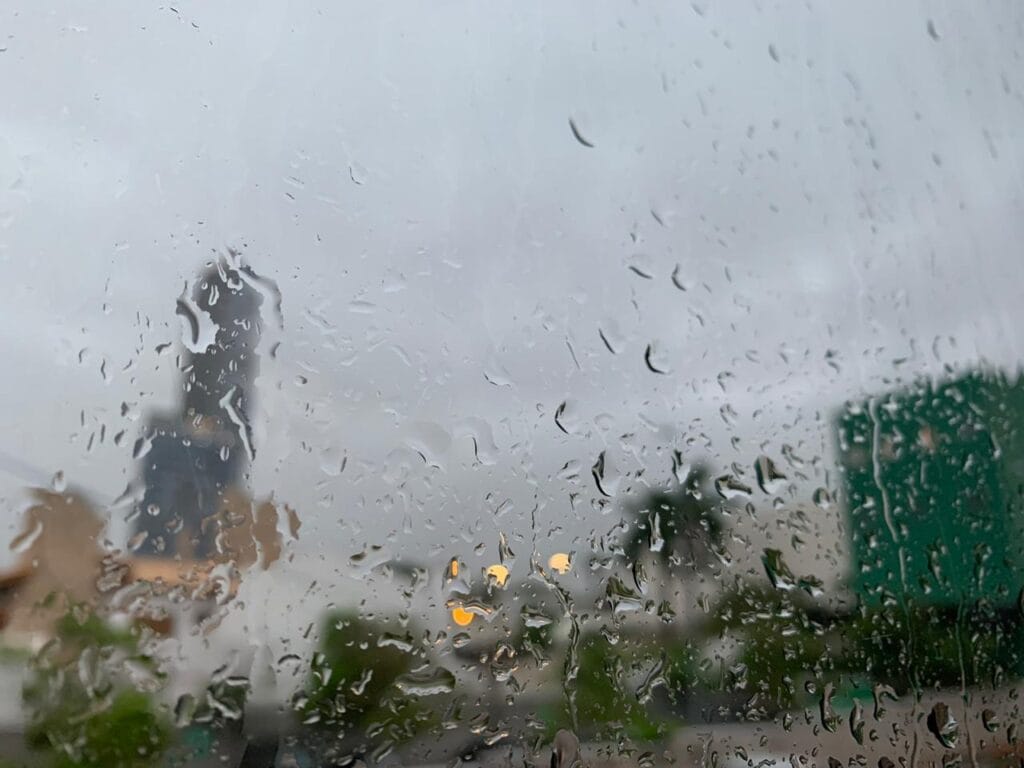 Mato Grosso do Sul tem sábado de frio e alerta de tempestades com granizo, ventos de até 100 km/h e acumulado de 100 mm
