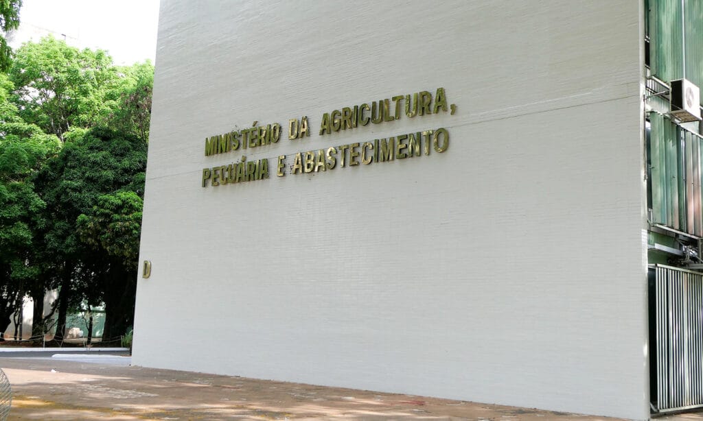Câmara exige aval do Ministério da Agricultura para novas regras que afetem produção agropecuária