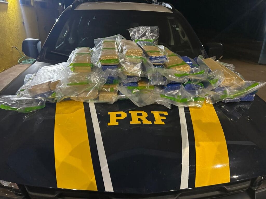 Jovem de 19 anos é detida com 36,8 kg de maconha durante fiscalização da PRF em Água Clara