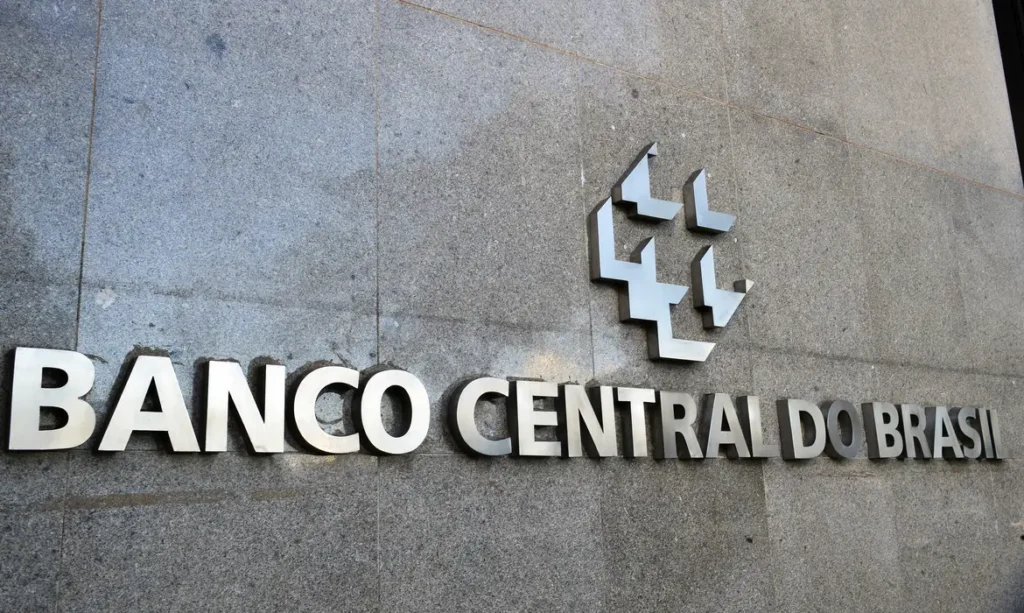 Copom corta Selic para 14,25% e indica que pode interromper o ciclo em breve