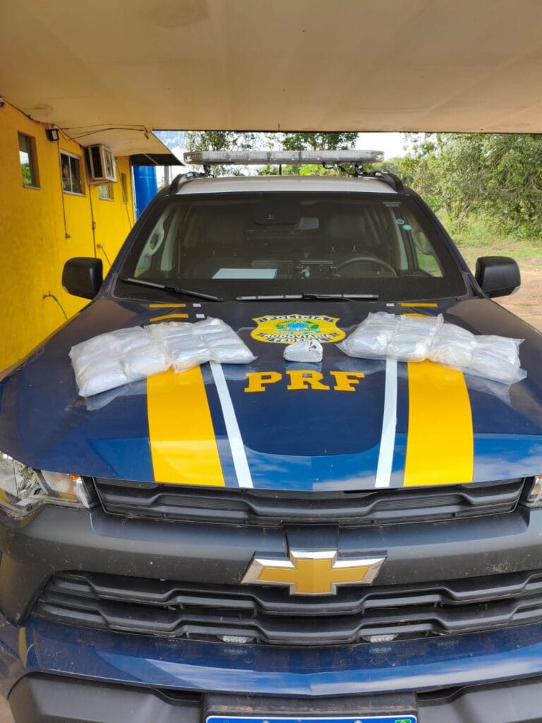 PRF apreende haxixe e medicamentos sem documentação na BR-262 em Água Clara