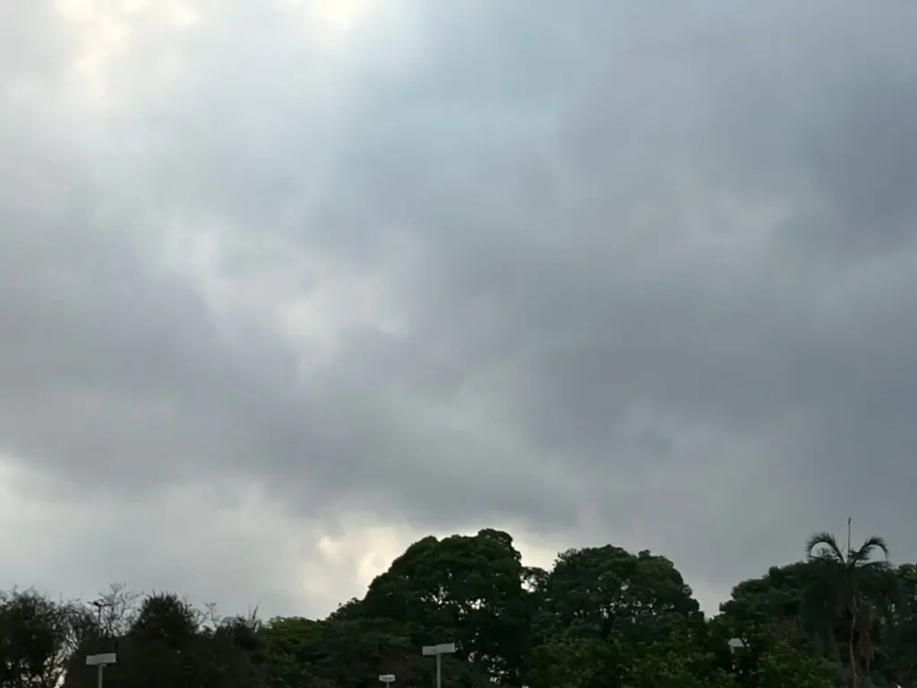 Frente fria encerra veranico e traz chuva forte a Mato Grosso do Sul na quarta