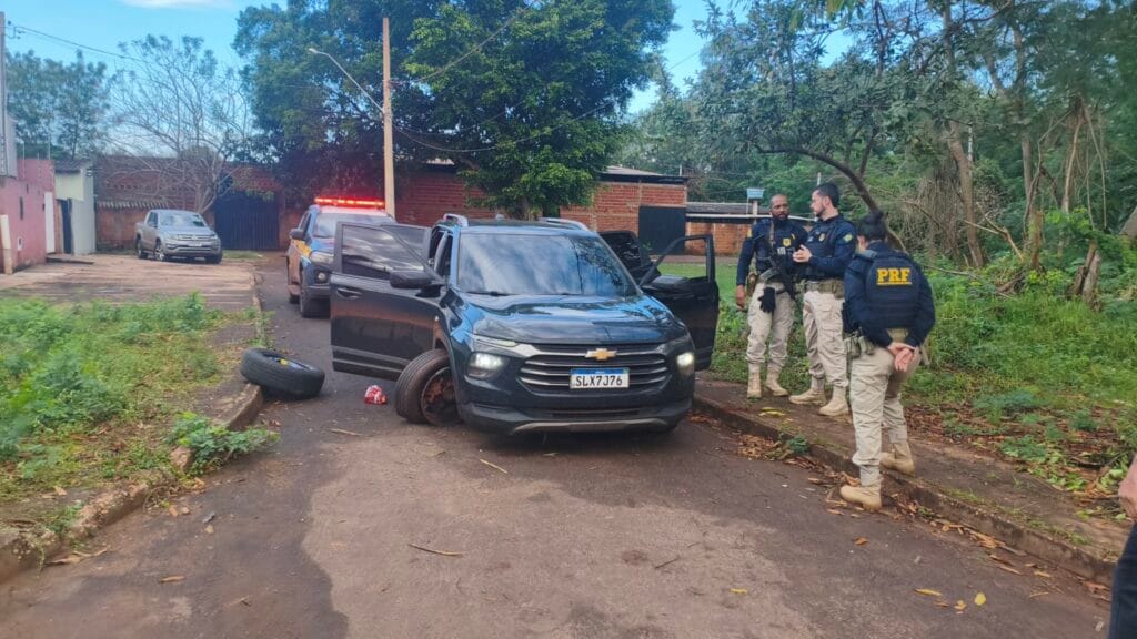 Motorista de 20 anos é preso após perseguição e apreensão de carga de drogas em Dourados