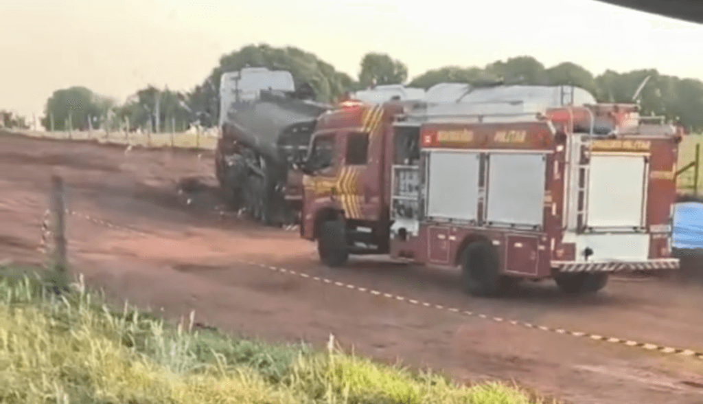 Jovem de 20 anos morre ao cair em tanque de piche de caminhão na BR-163, em Jaraguari