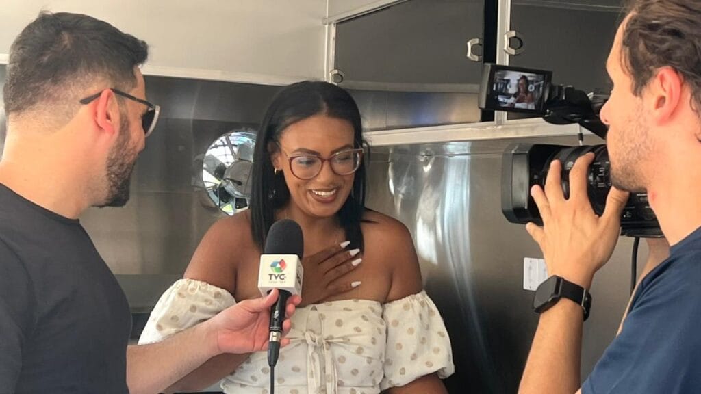Grupo RCN e Sebrae entregam trailer a Vanessa Cardoso em Três Lagoas