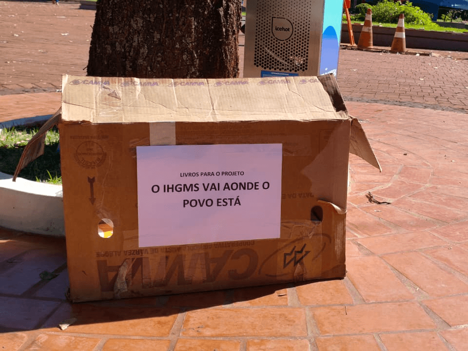 IHGMS distribui 2 mil livros gratuitos na Praça Ary Coelho, Campo Grande, nesta sexta (21)