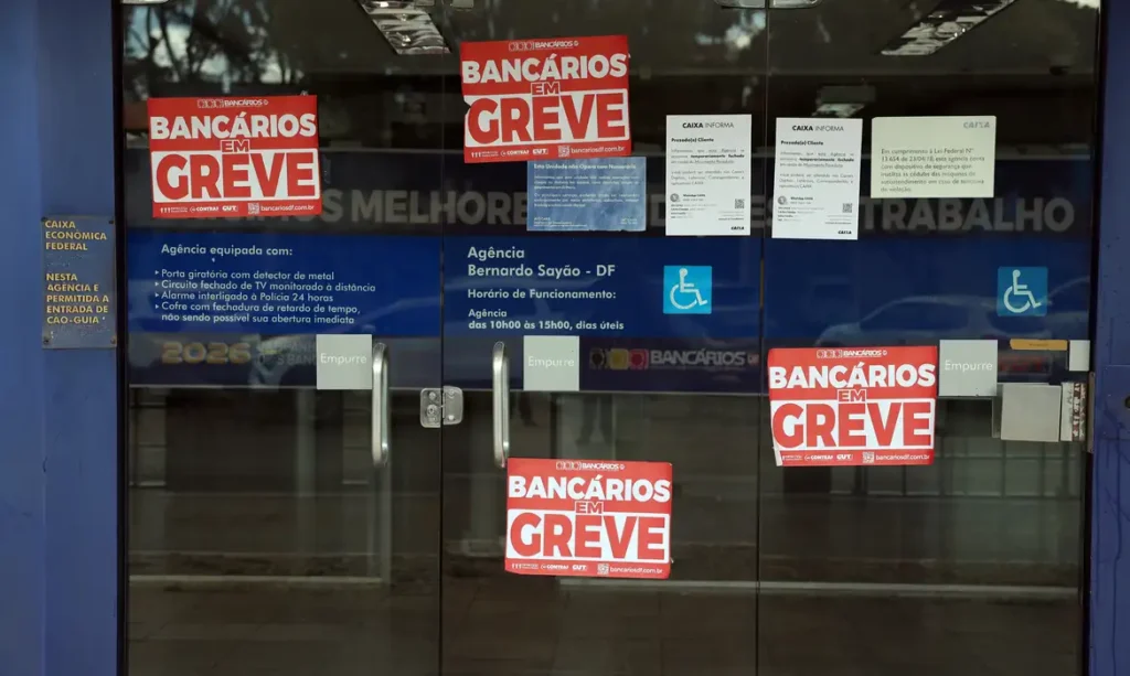 Caixa rejeita proposta e mantém greve nacional de bancários