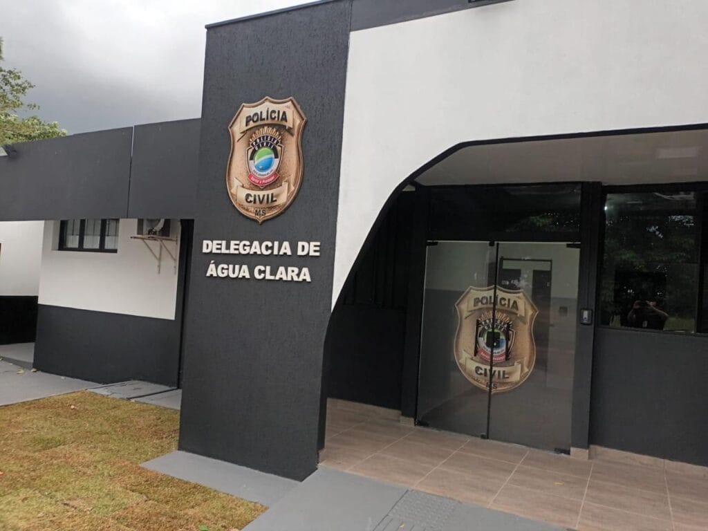 Jovem é esfaqueado em alojamento após briga por celular em Água Clara