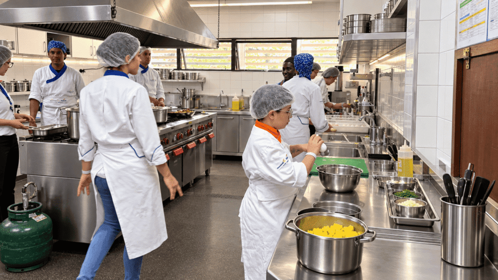 Estudantes do Senac MS assumem restaurante-escola com menu da Rota Bioceânica