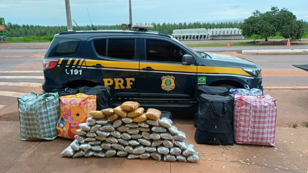 Duas passageiras são presas após apreensão de 253 kg de drogas em ônibus em Três Lagoas